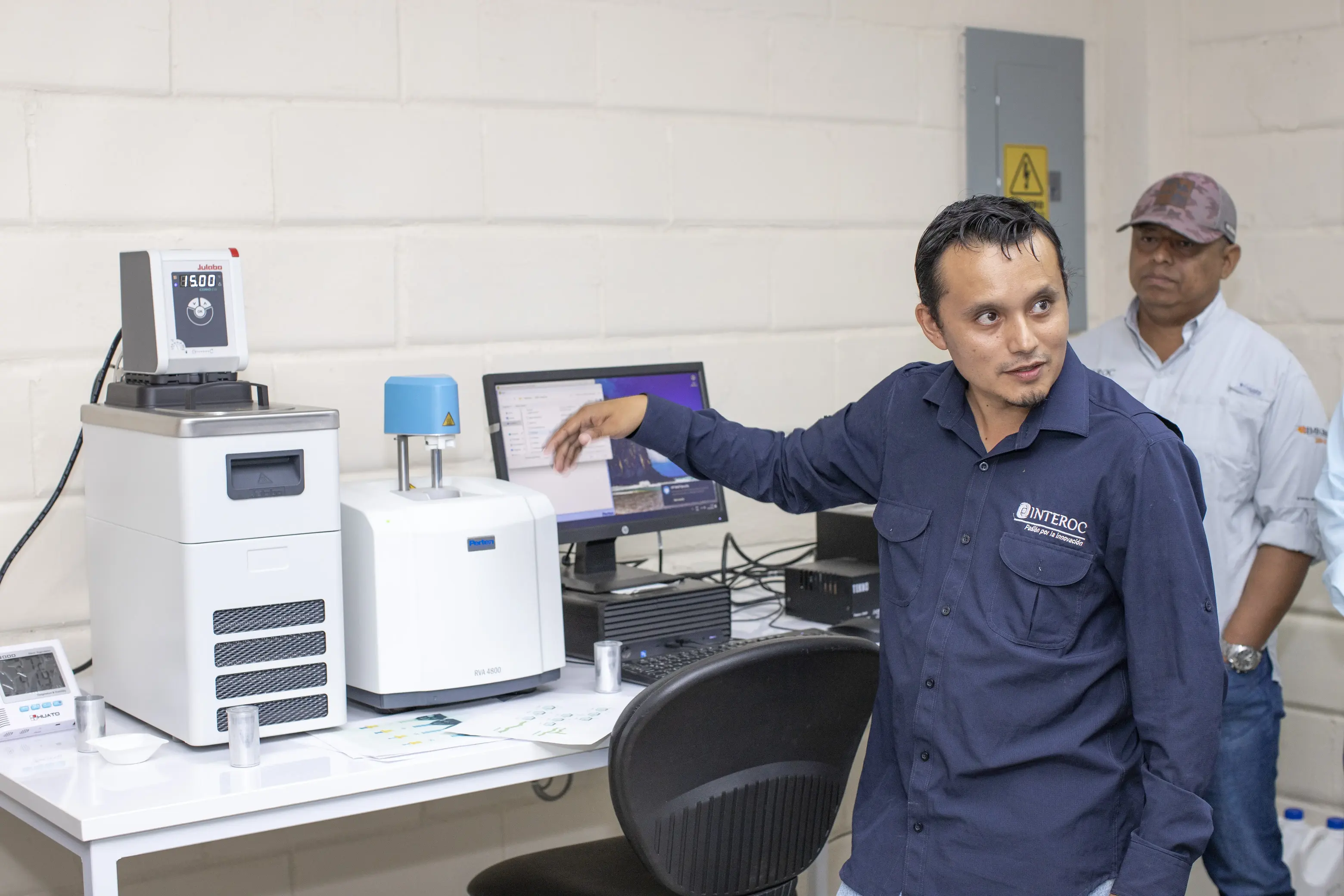 Laboratorio de calidad culinaria INTEROC capacitación equipo técnico