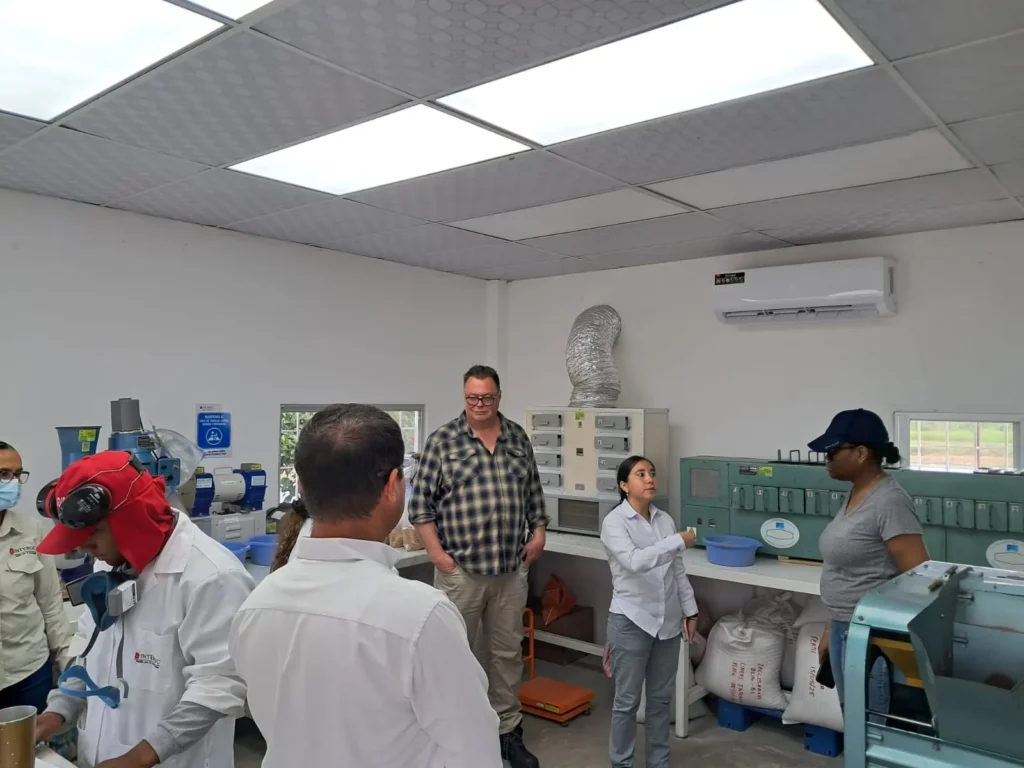 Visita de IFC a laboratorios de INTEROC